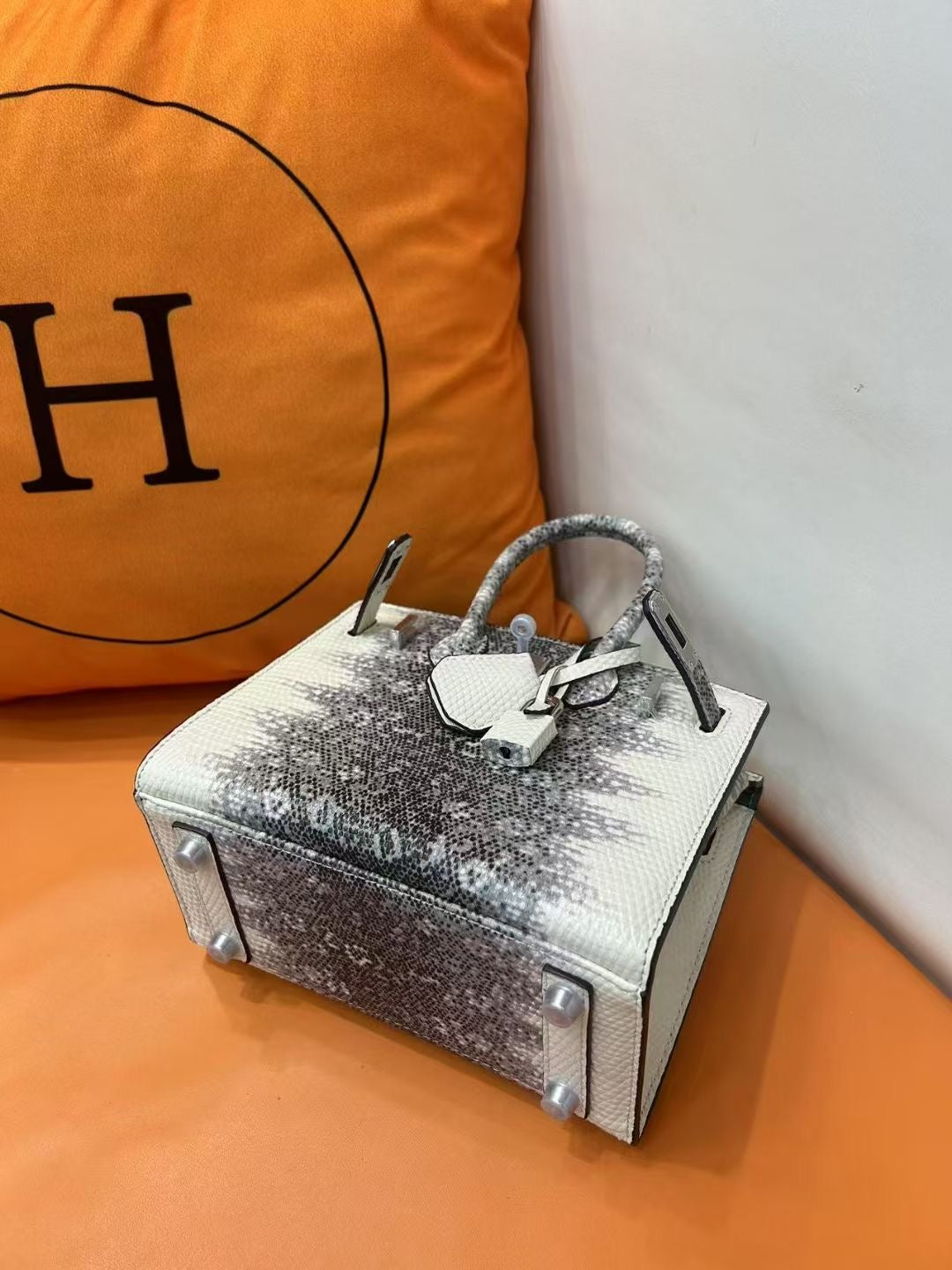 Mini Birkin 20cm Outer Stitching Tote Bag in Two-Tone Snow White Lizard Pattern
