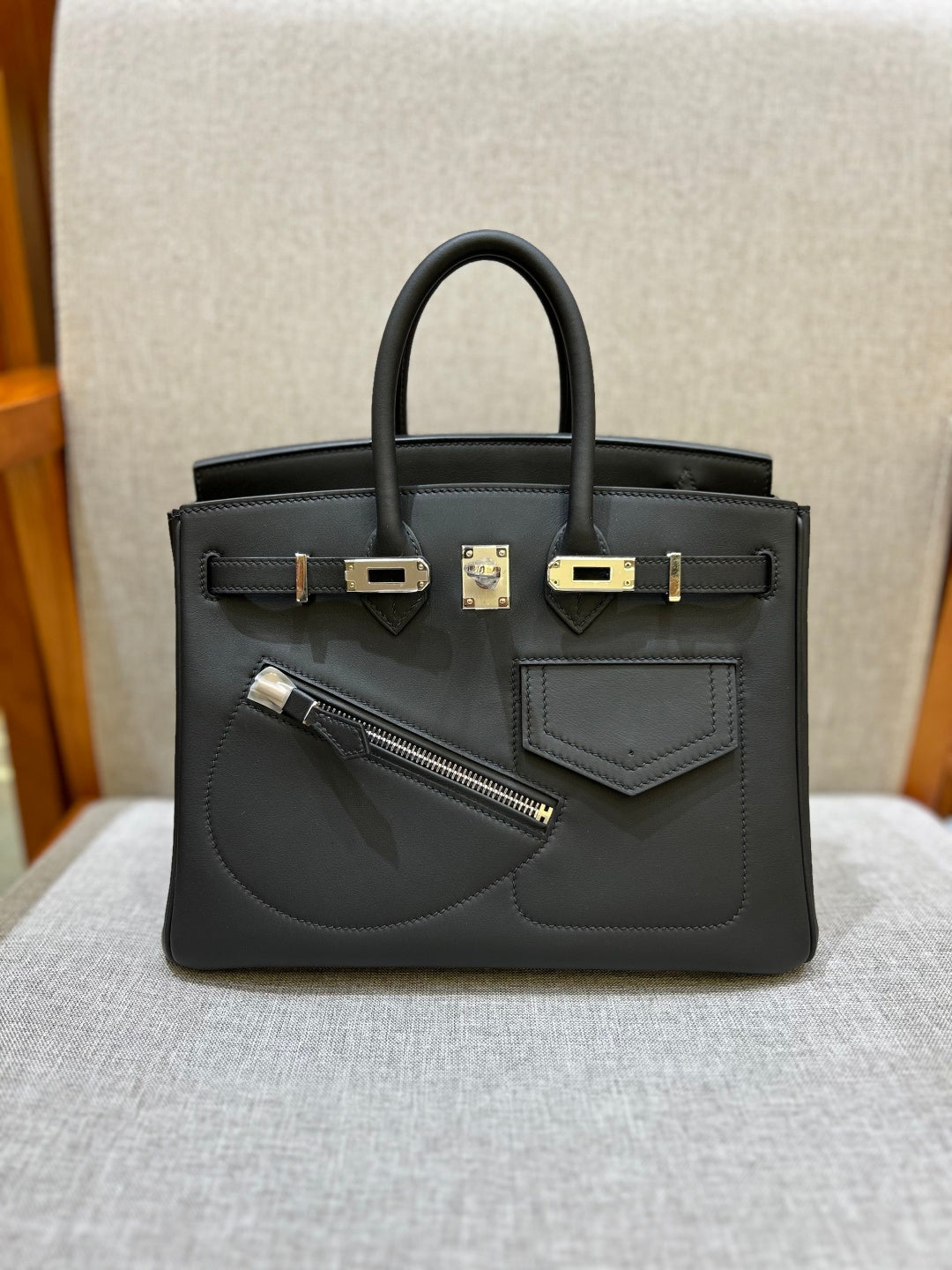 Birkin 25 Rock Black Leather Multi-Pocket Handbag with Chain