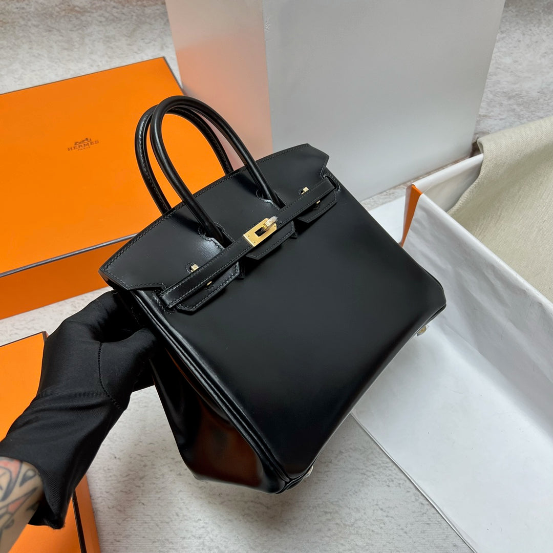 Birkin 25 in Noir Boxcalf Leather (Gold Hardware)