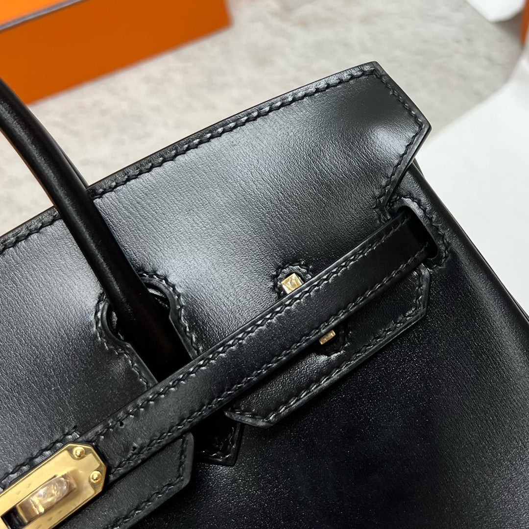 Birkin 25 in Noir Boxcalf Leather (Gold Hardware)