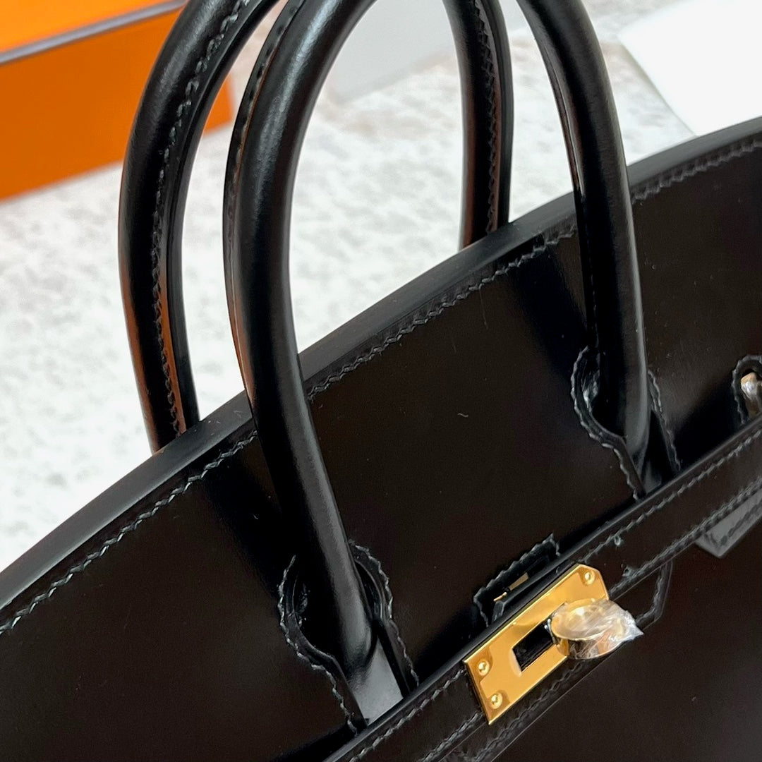 Birkin 25 in Noir Boxcalf Leather (Gold Hardware)
