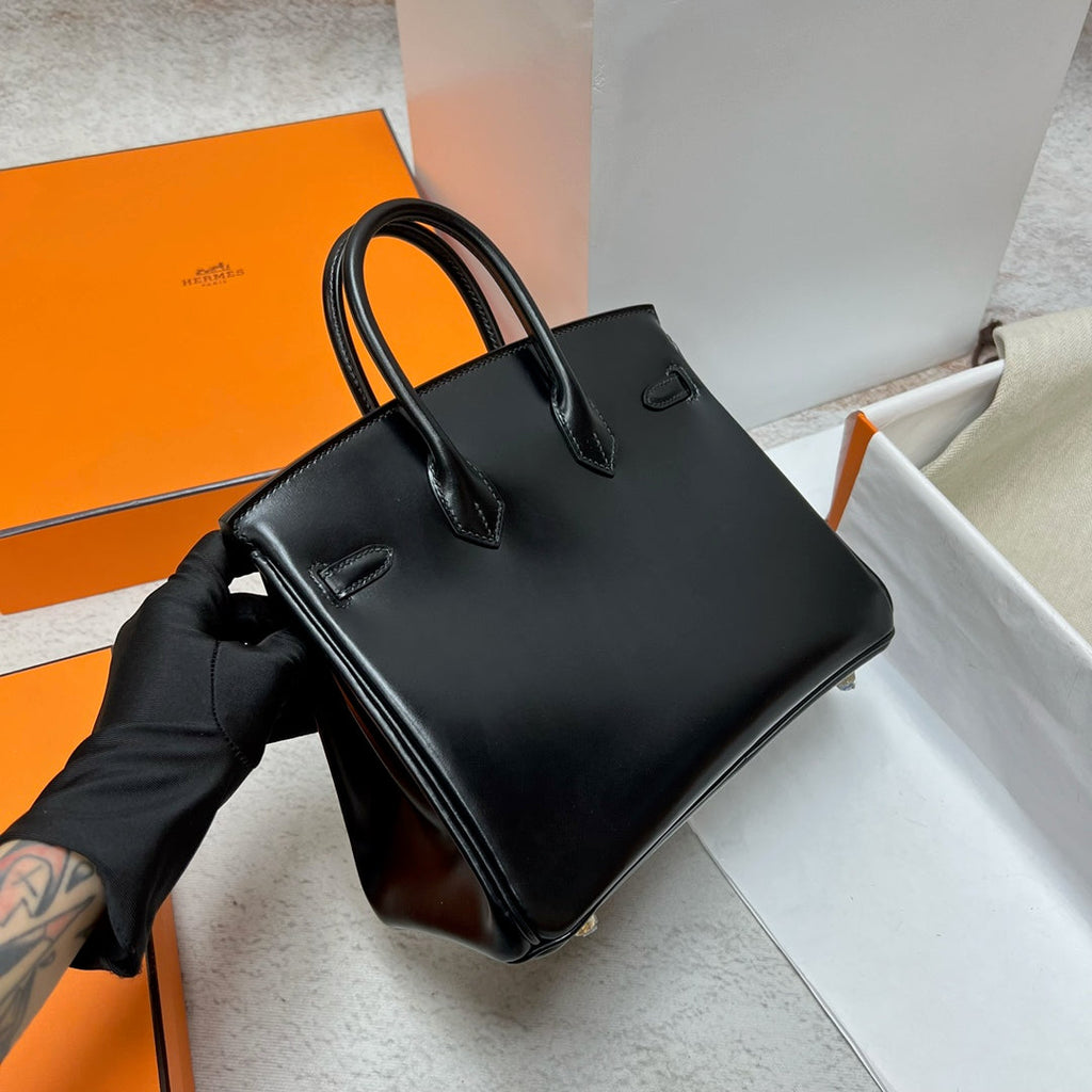 Birkin 25 in Noir Boxcalf Leather (Gold Hardware)