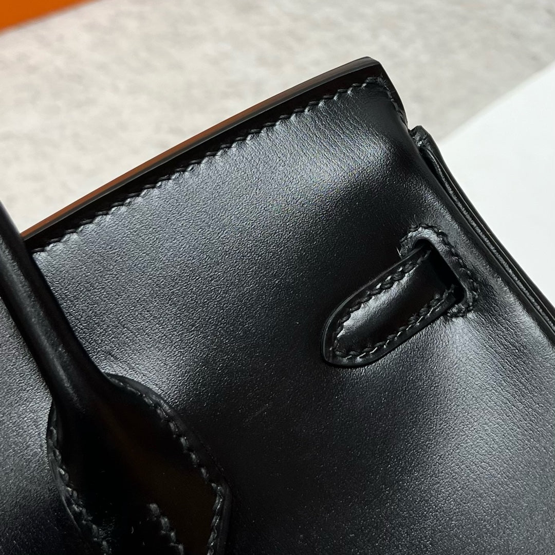 Birkin 25 in Noir Boxcalf Leather (Gold Hardware)