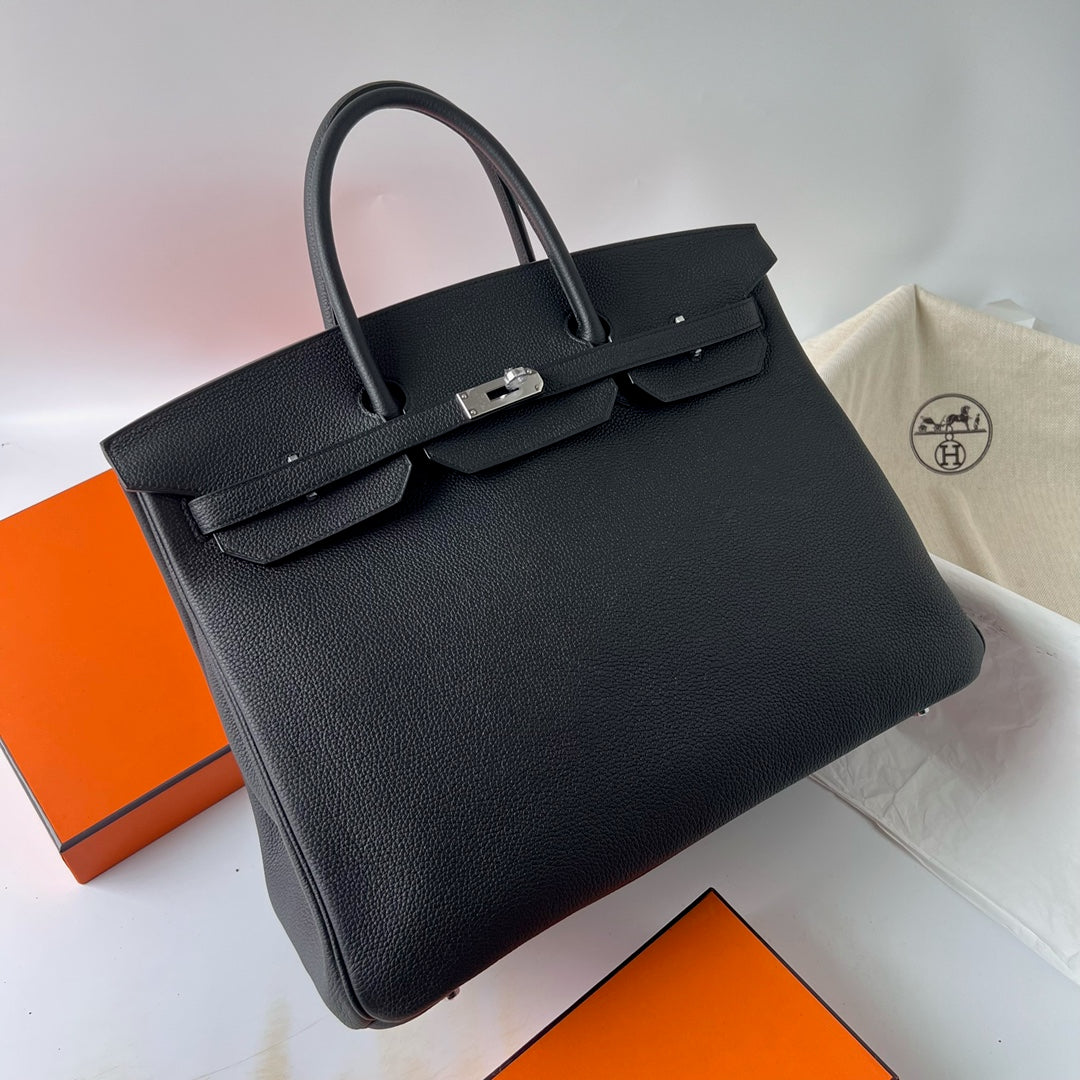 Birkin 40 Retourne in Noir Togo Leather (Palladium Hardware)