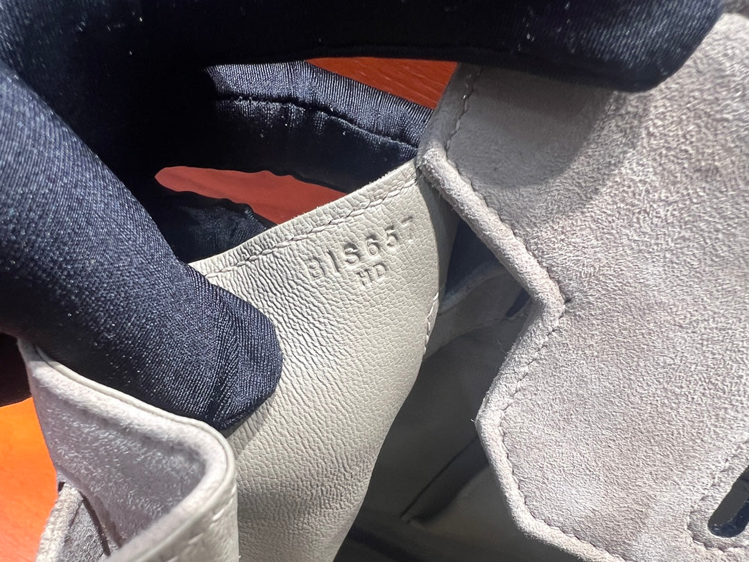 Birkin 35 Retourne in Etoupe Suede Grizzly (Gold Hardware)